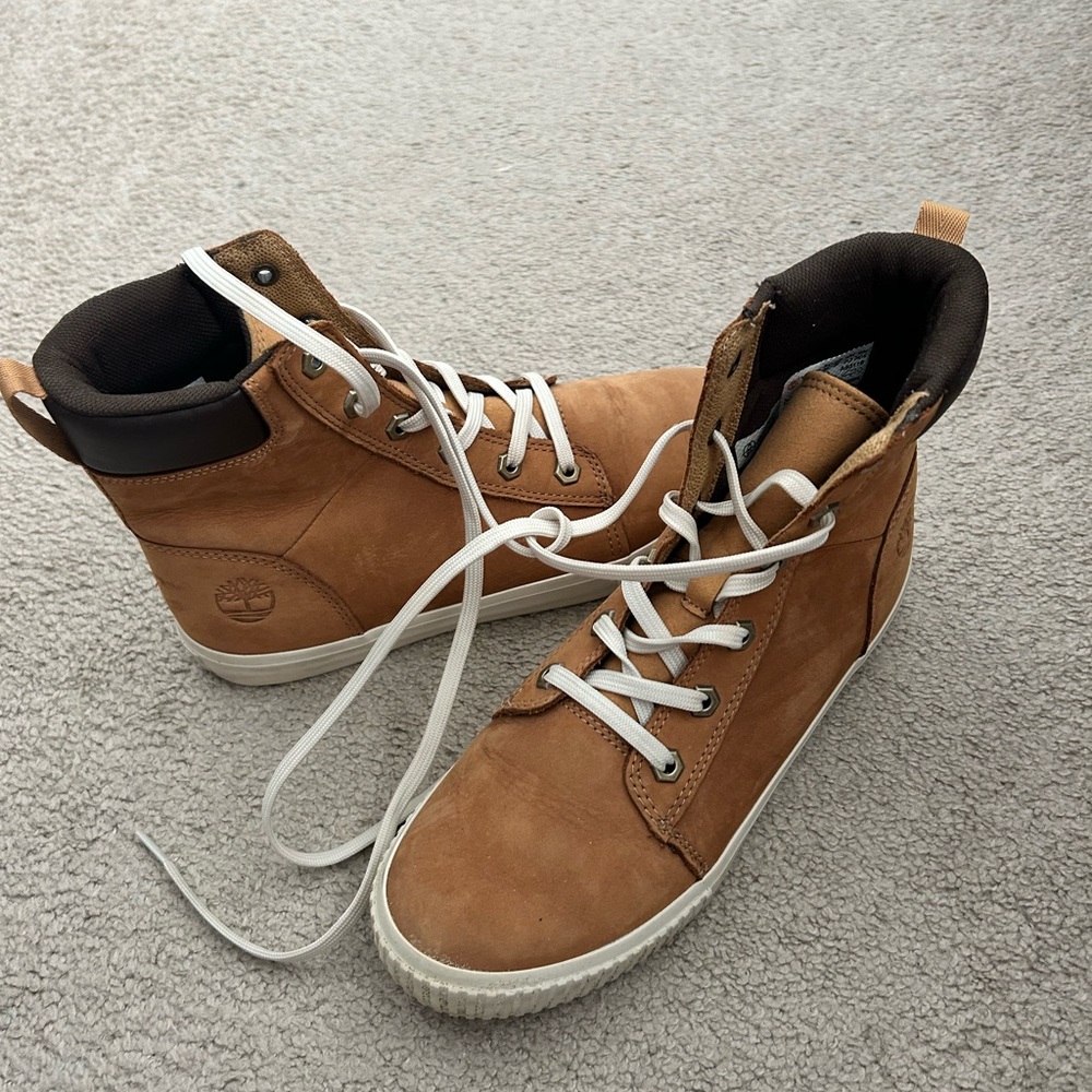 Timberland Women's Tan High-Top Sneakers